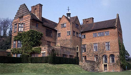  first saw Chartwell in 1922, it was a modified Elizabethan Manor House, 